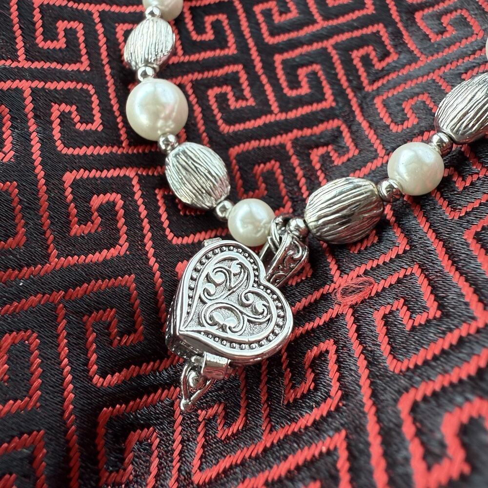 Valerie Parr Hill Faux Pearl Silver Tone Bead Prayer Box Charm Stretch Bracelet - Picture 3 of 9